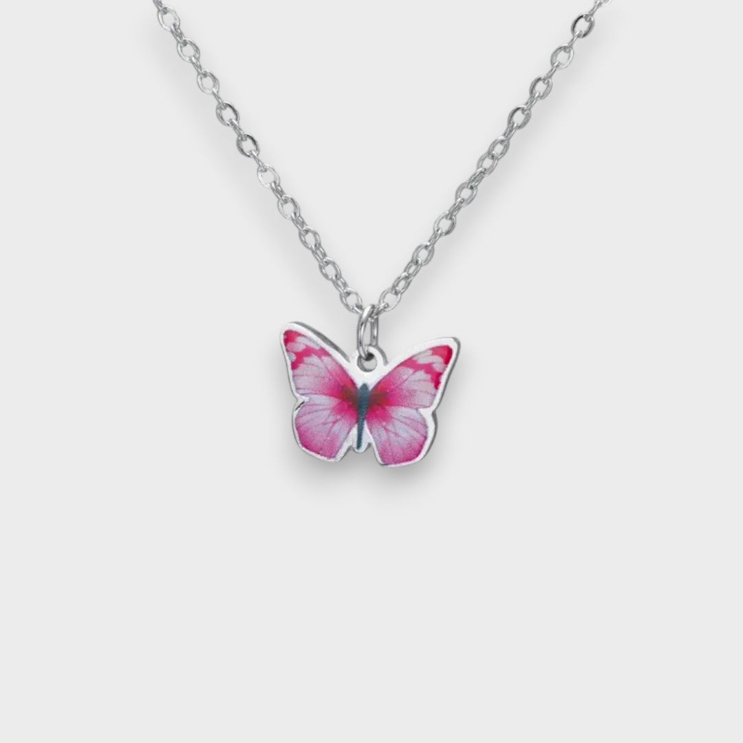 Asena Nur | Renkli kelebek kolye, altın renk, 2025.